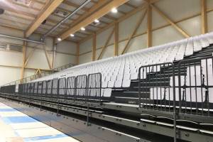 Tribüne für Zuschauer (4)